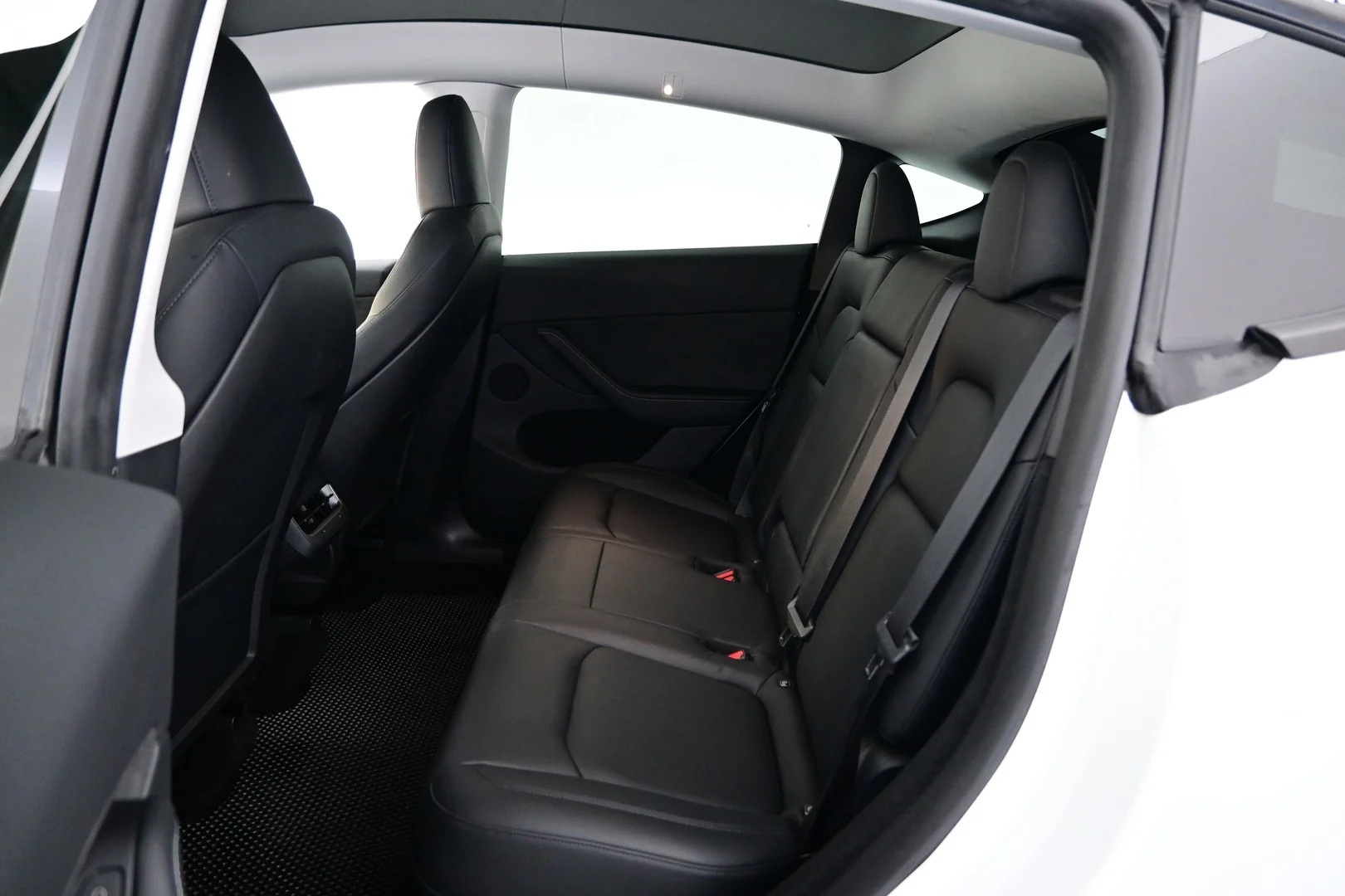 Car Image - 2ypVdXmv4cuoKeakPBzwlX