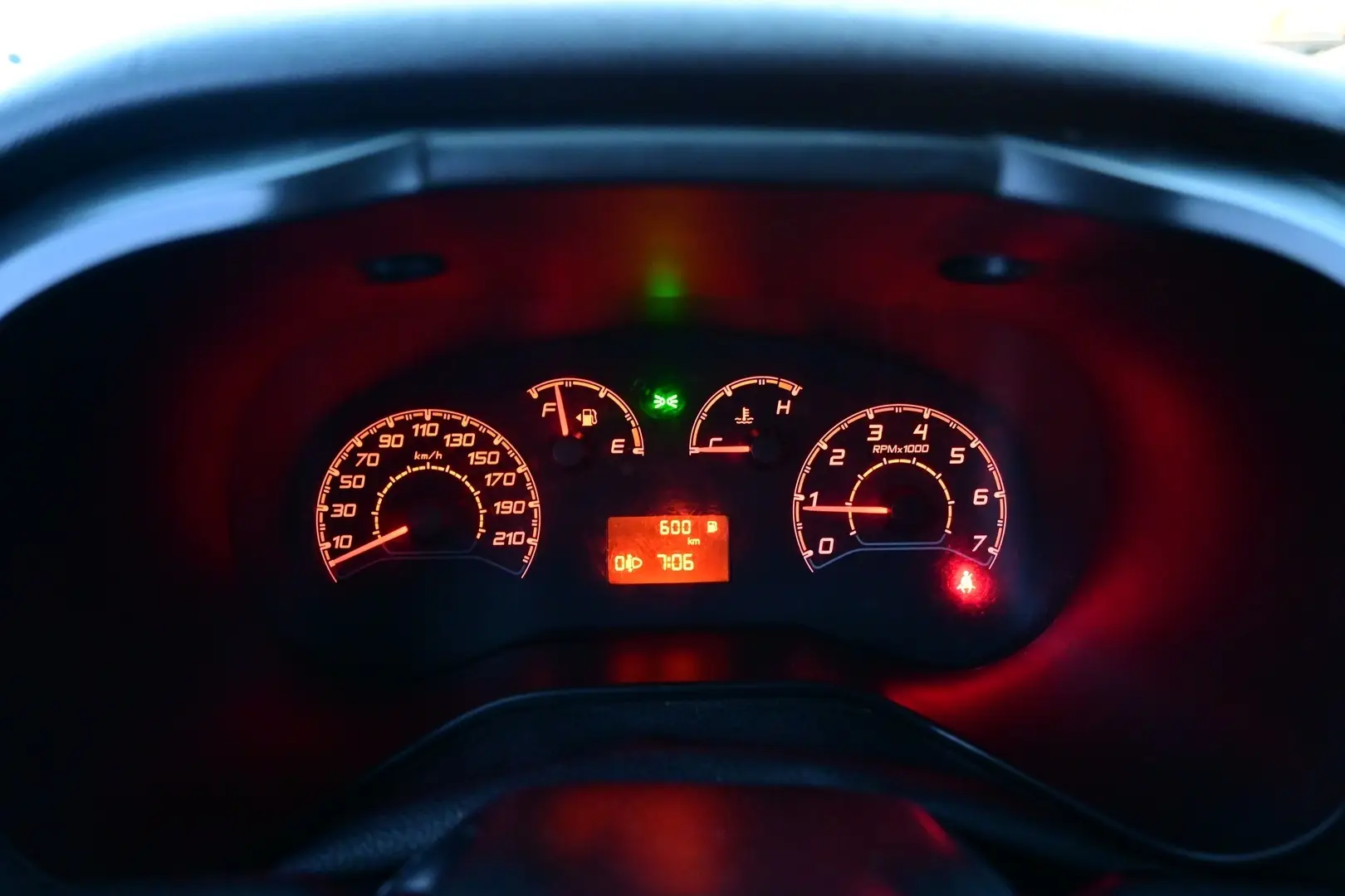 Car Image - 2xwtwzHRRtbAFF870g7ch7