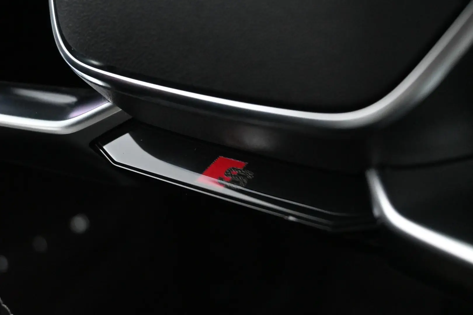 Car Image - 6E8VGmBzF9pgoyVEpYvRcu
