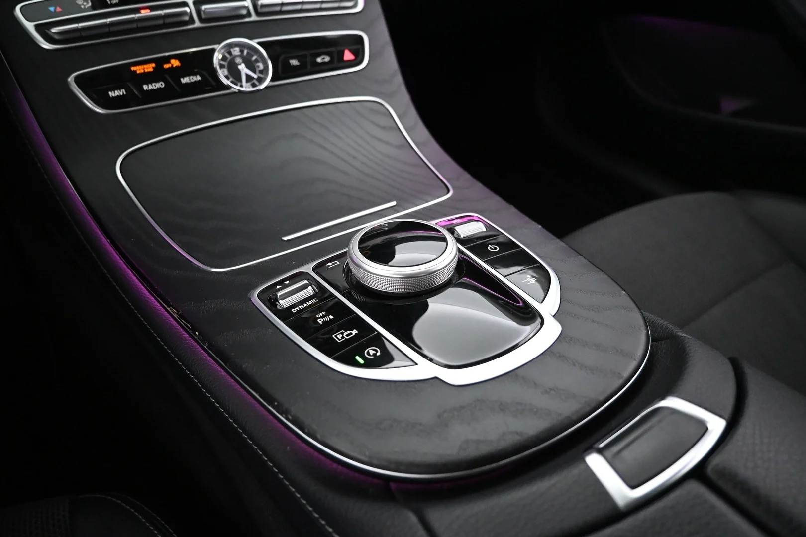Car Image - 2Cmg8no2U93dJvf6Gm6kNe