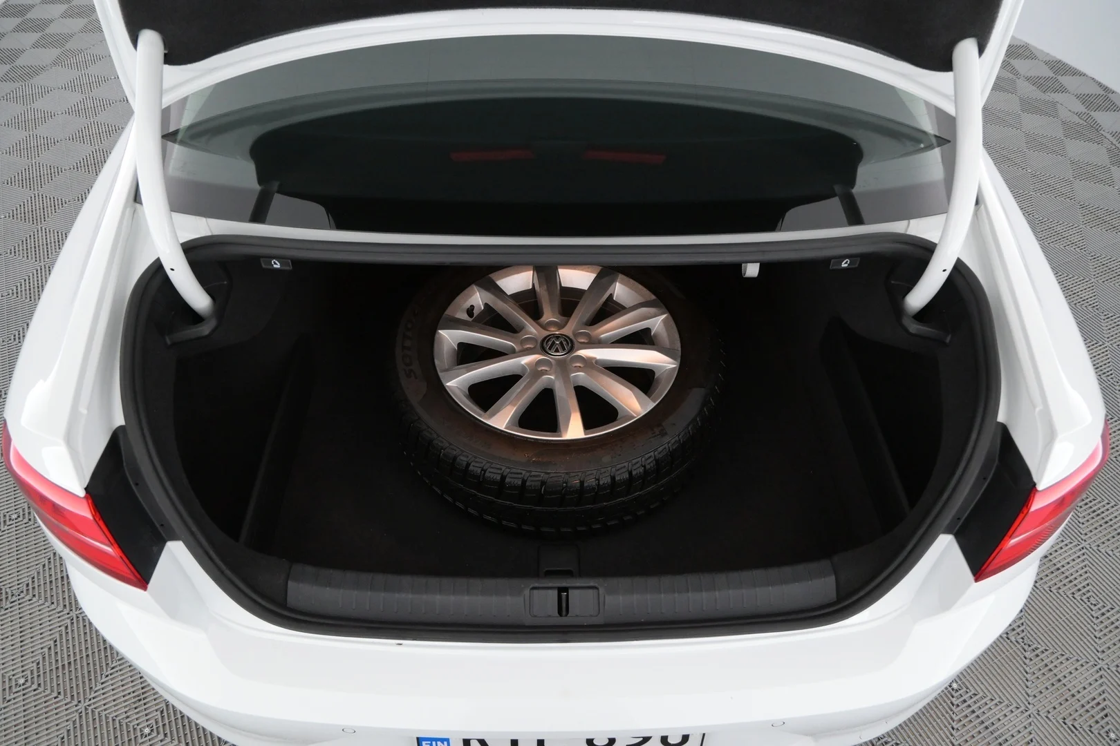 Car Image - xva9xshZ96RI7noL3DupA