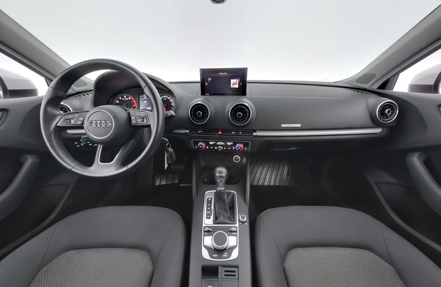 Car Image - 3UxOW2RicncyZbS9XYZtTL
