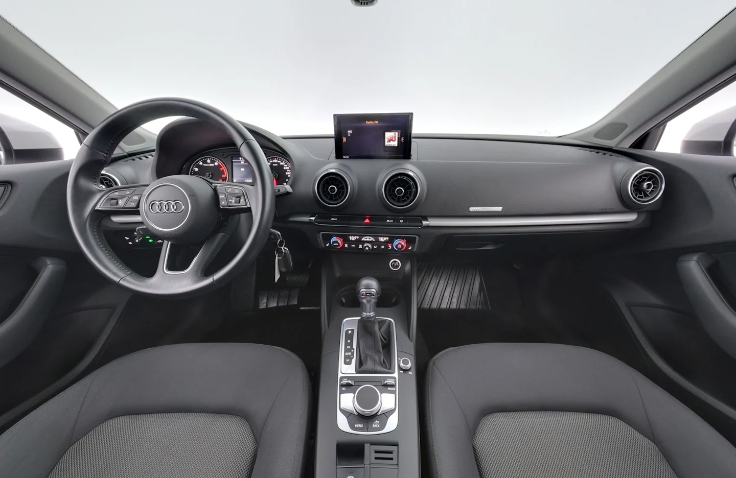 Car Image - 3UxOW2RicncyZbS9XYZtTL