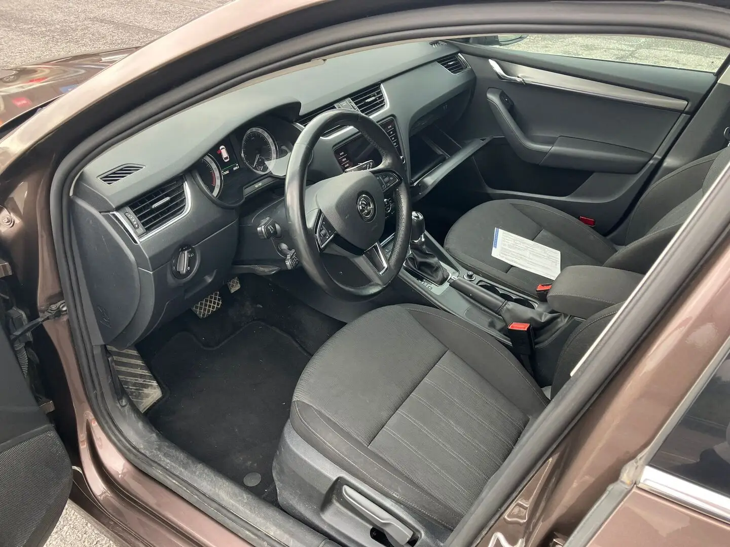 Car Image - 2Cu1FlpKUmKCrylVlgQE1u