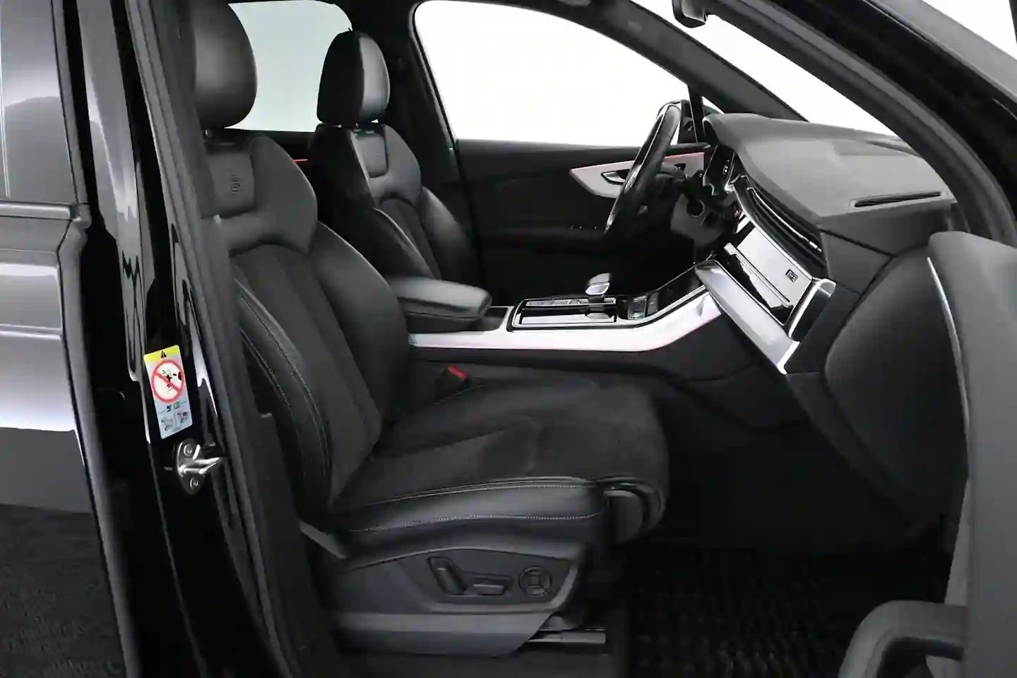Car Image - 5NtqHOEUfpiUMa9xpOzx5c