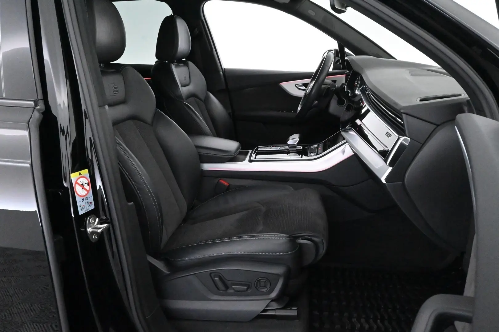Car Image - 5NtqHOEUfpiUMa9xpOzx5c
