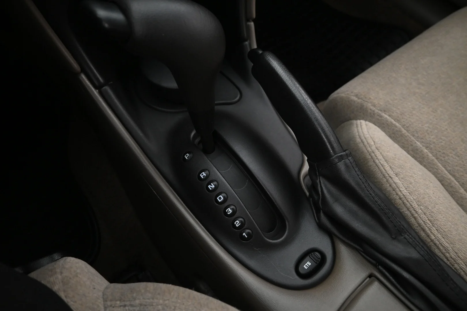 Car Image - 69AzetN8sO16wg75UXKjEt