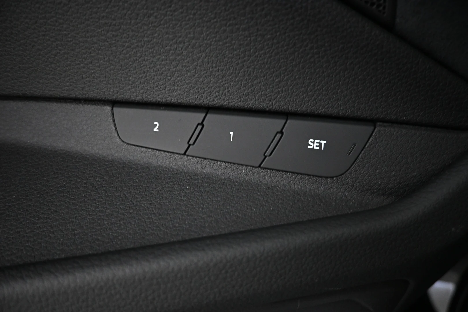 Car Image - 7zINlzaeR1cXWz9Np6ggat