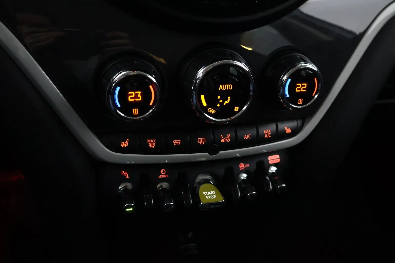 Car Image - XsRW4t33193iU7AcfeZys