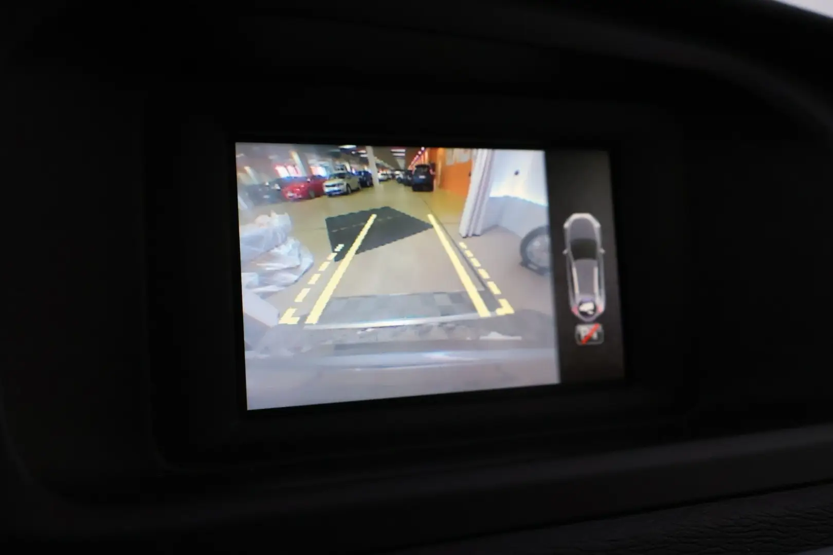 Car Image - 2zCMPNNWZ7Lui3bAobCoV0