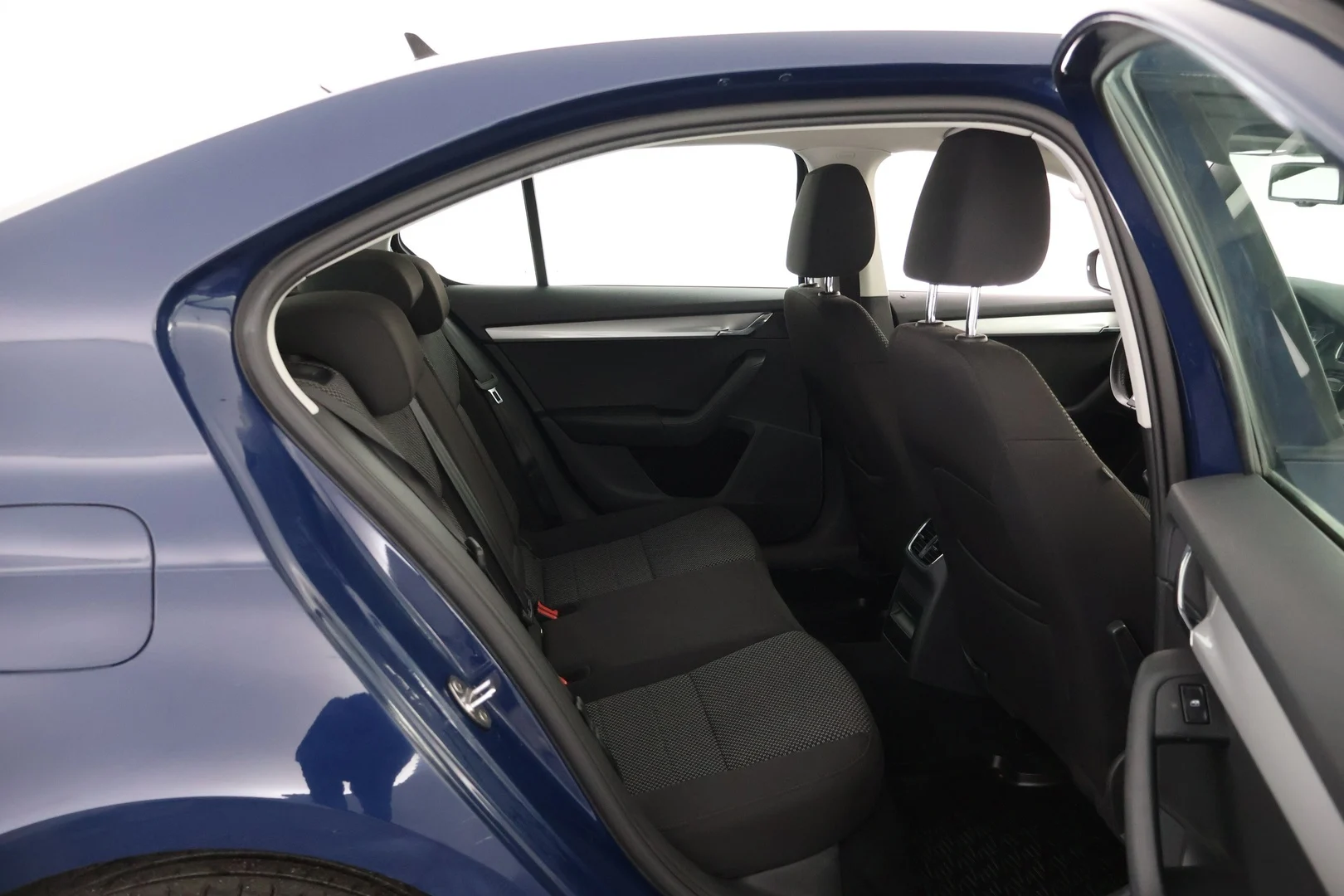 Car Image - 4mMU677XFS0Xh9MYCyPofk