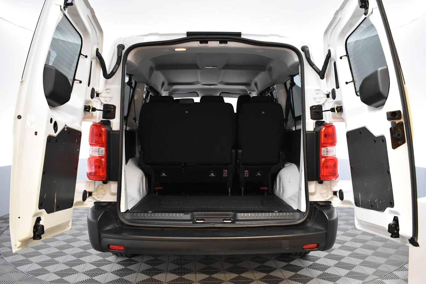 Car Image - 3fOXr4ROz6XUyXjg6n3RXw