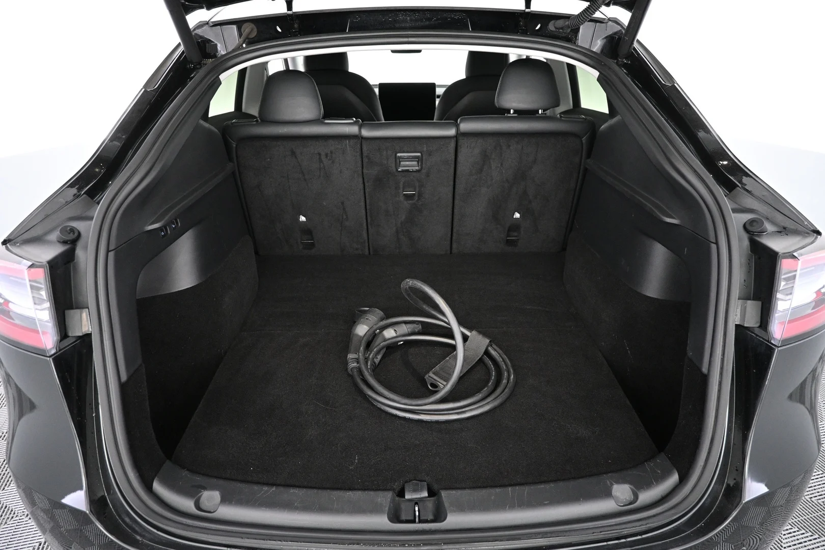 Car Image - 46wBA2KVgO2O7WS9L9qZfk