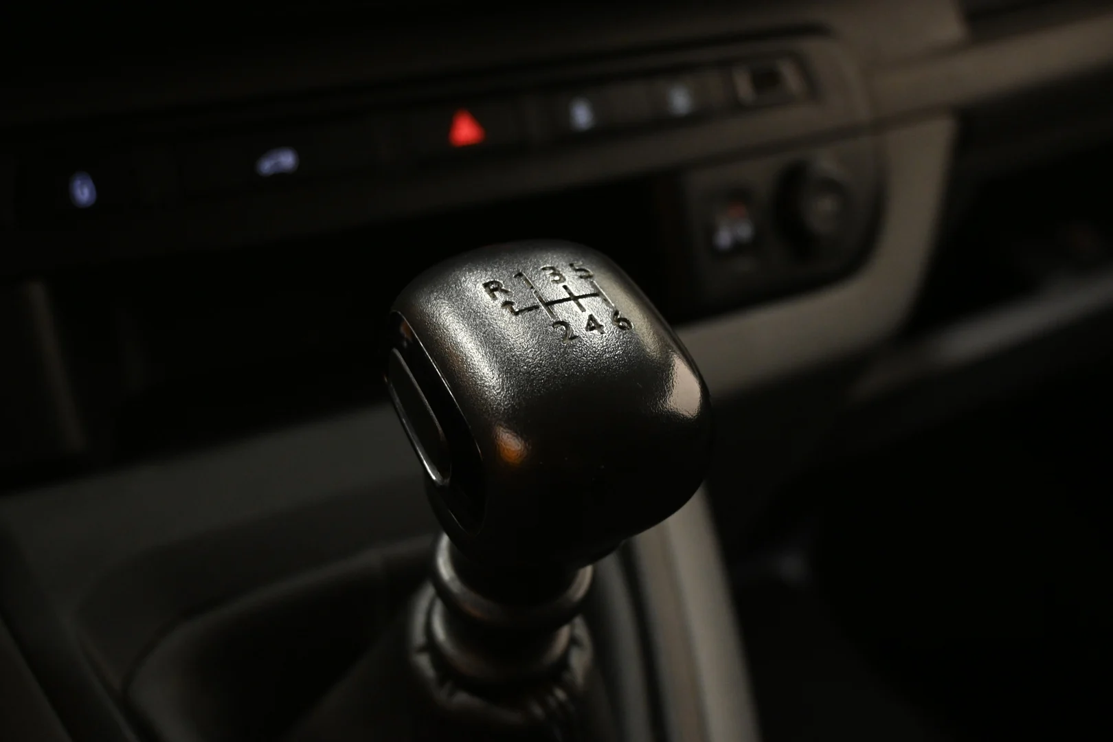 Car Image - 54n1CMzTYO4I27EGh4IoEI