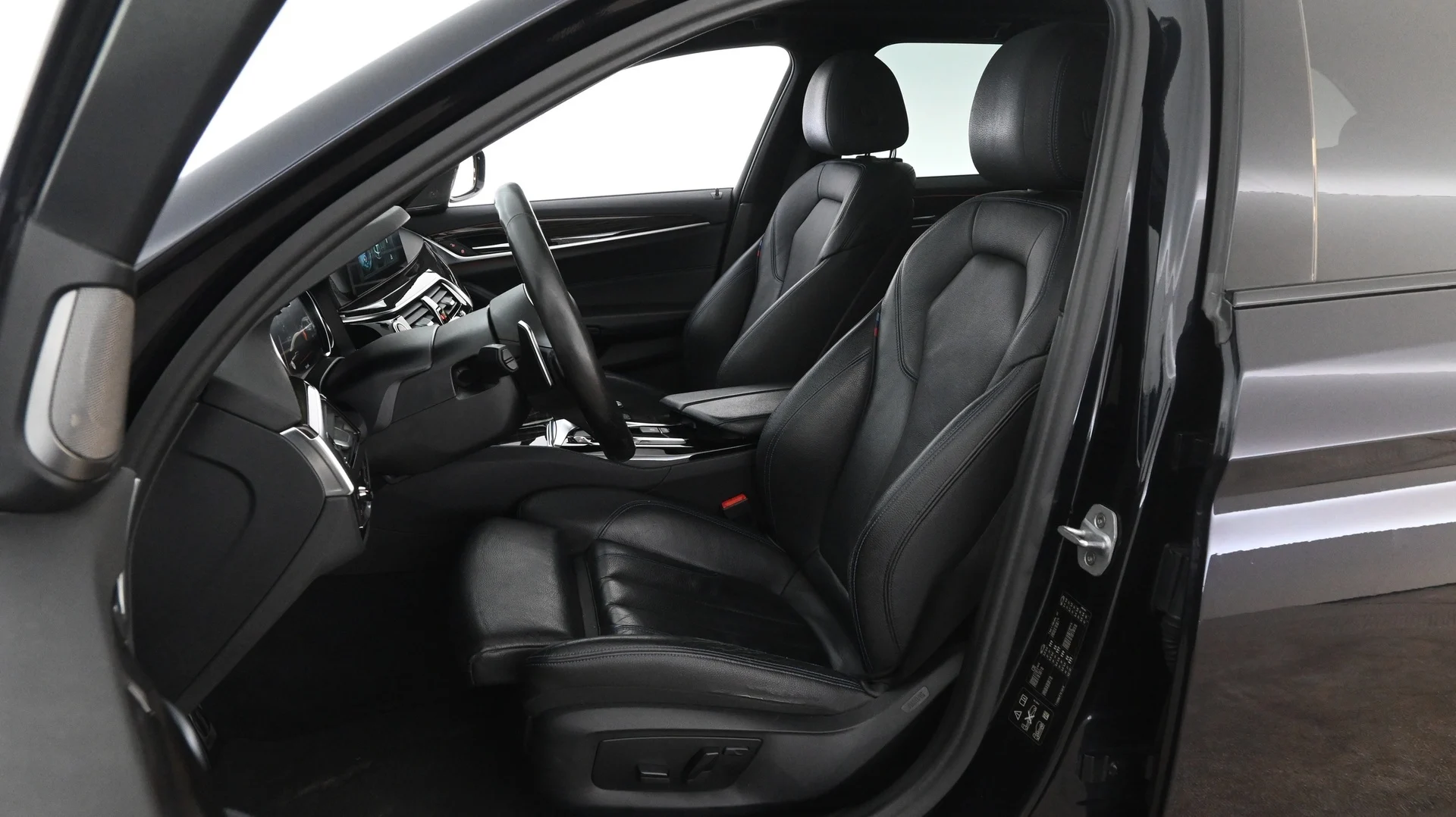 Car Image - L40N8leRi4Gh4MzfC8IdG