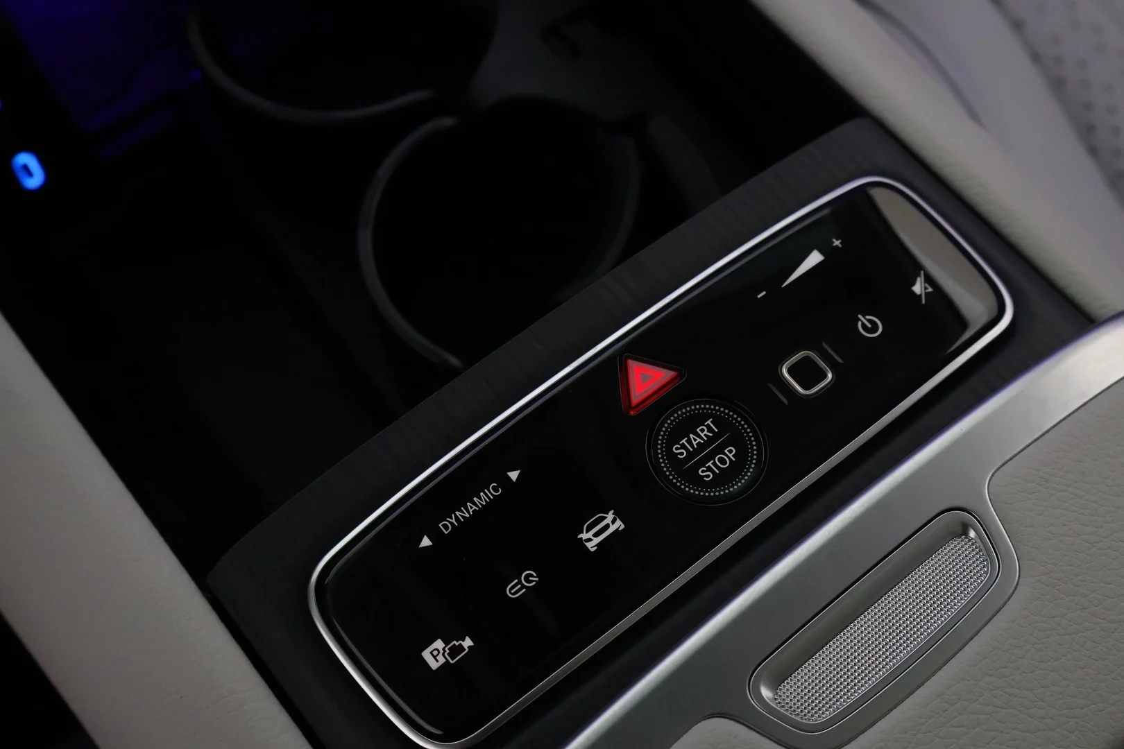 Car Image - 5dStYghFtQEiS6oFi2y5uu