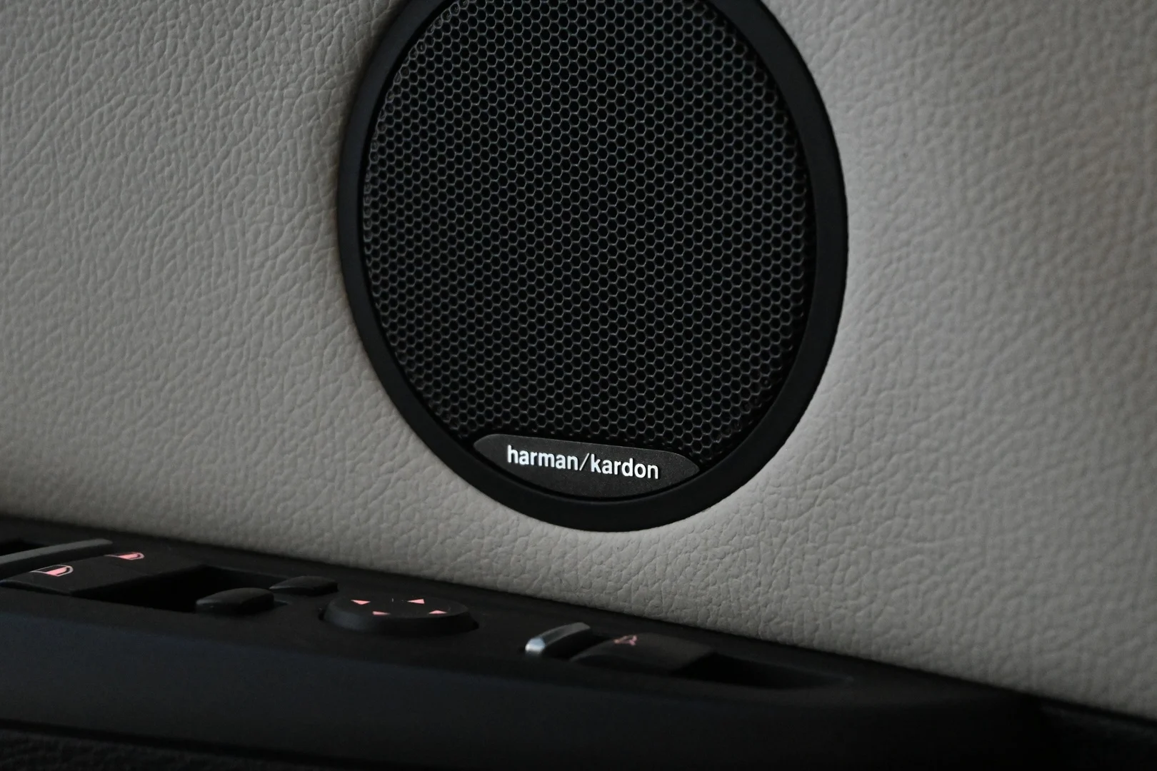 Car Image - b4XYh5lutptVZL0xpKLvK