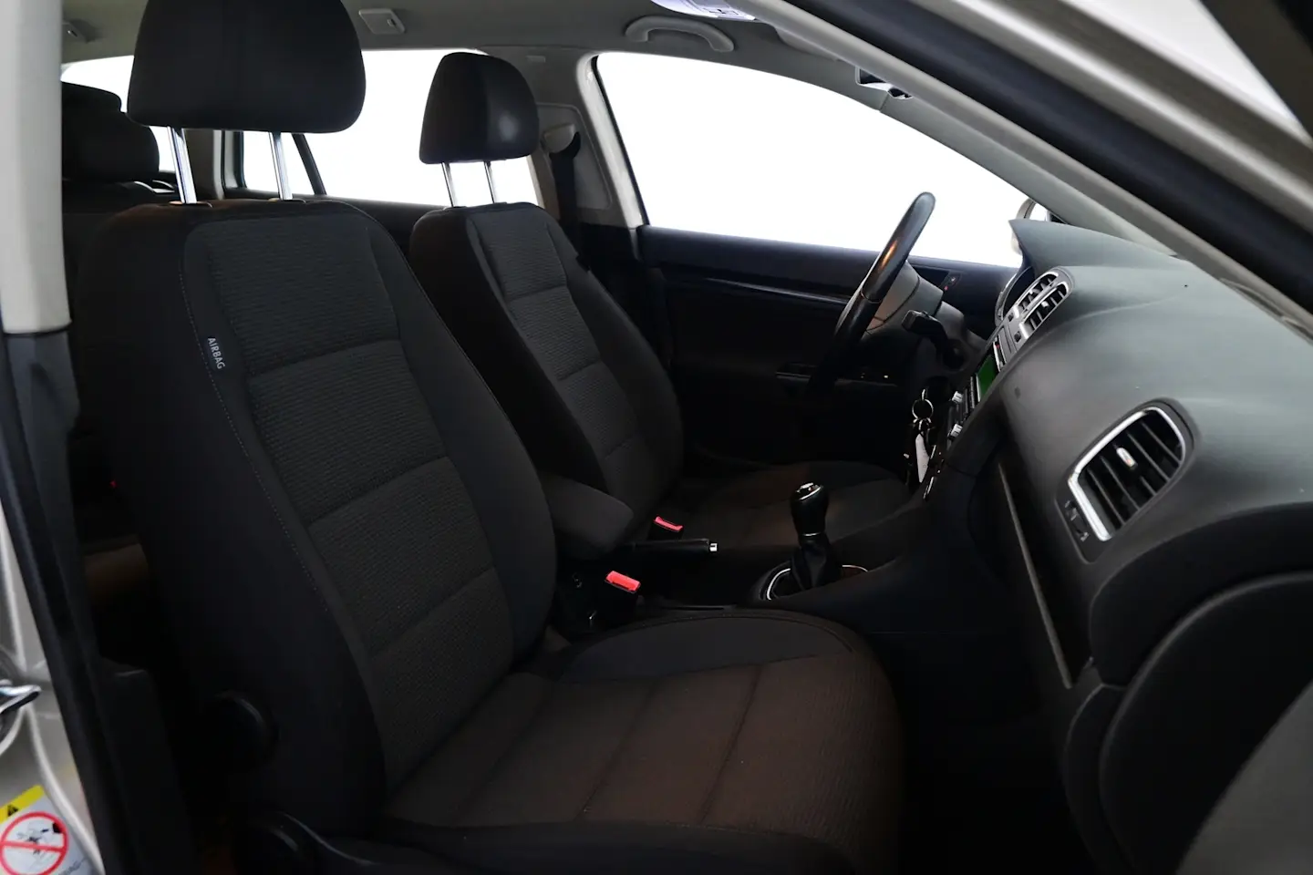 Car Image - HPLOmBcVImYhiydXpxRS5