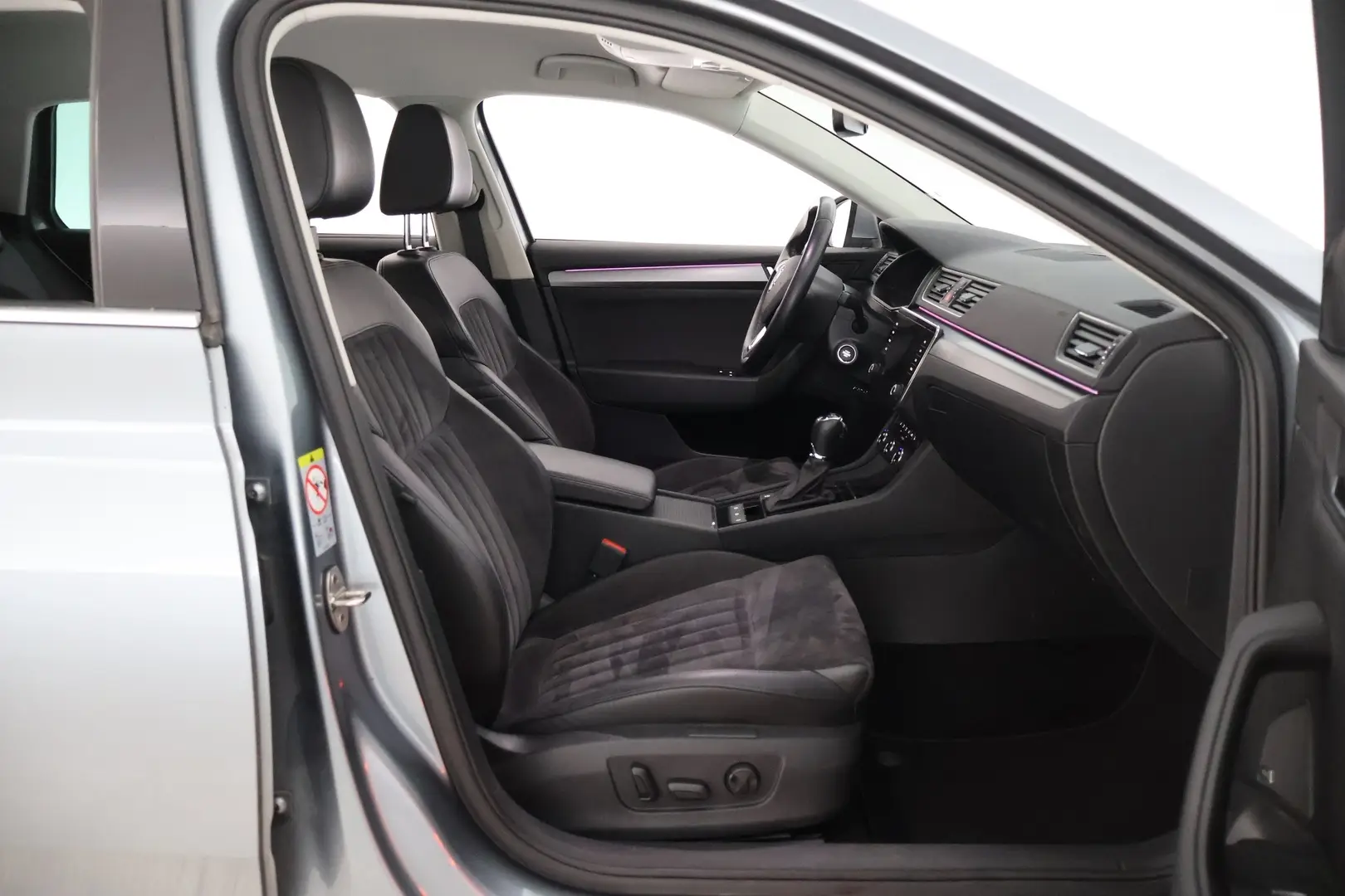 Car Image - 2BP3mRDqH9qXlcAxtzkCCa