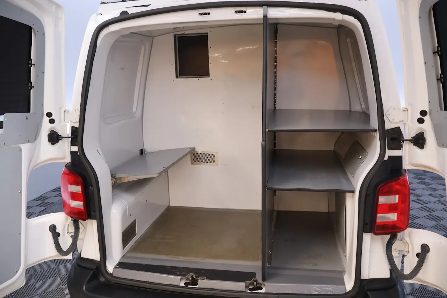 Car Image - 3qSQ4IHJqM5jWlNJxzTOIz