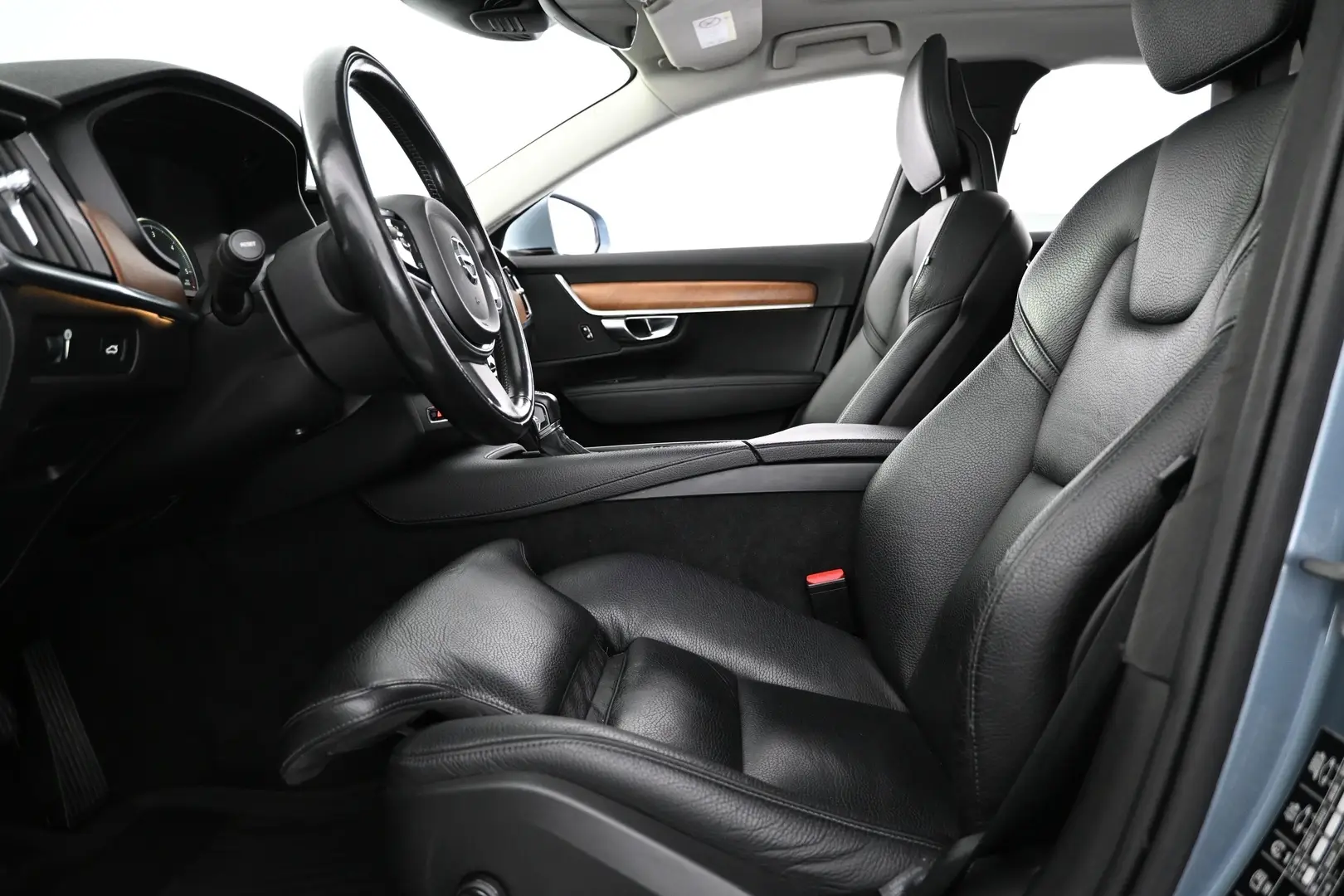 Car Image - 2k5BfeE3dt11duGQhQEwHJ