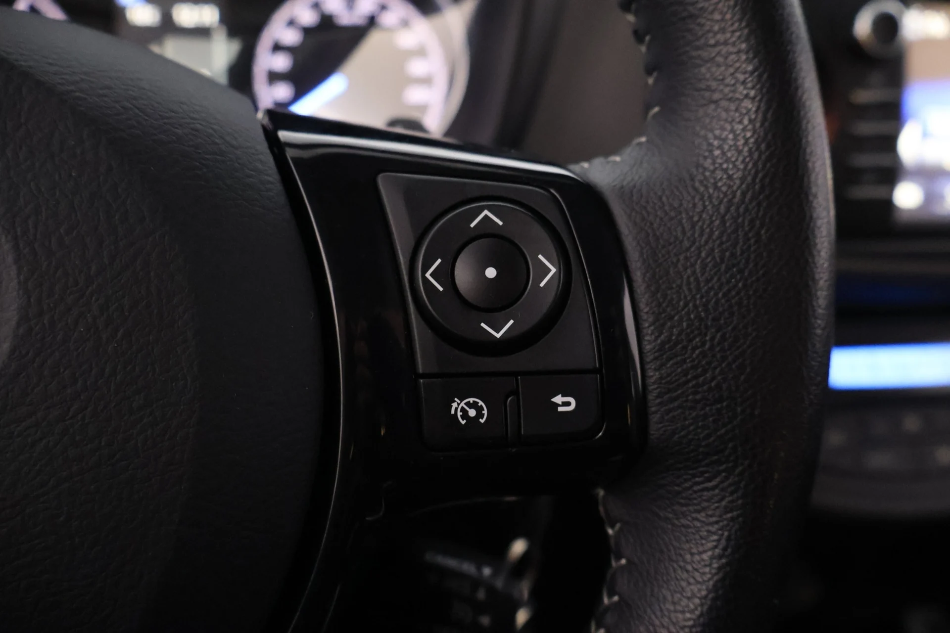 Car Image - 2F8nETpr8bbDjVylSBtZDK