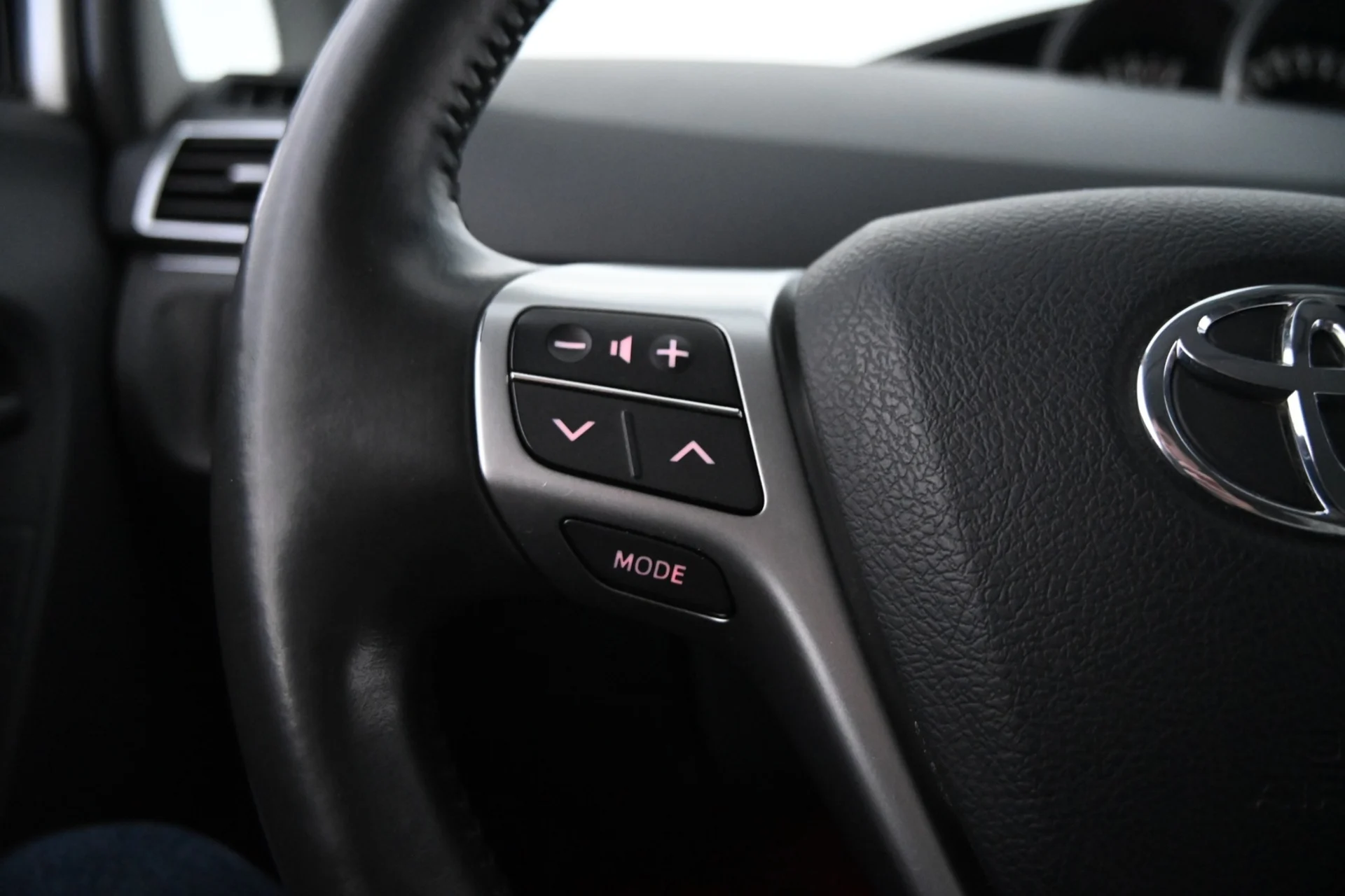 Car Image - 4xOVtSgMLuxktAIE0o2Vfn