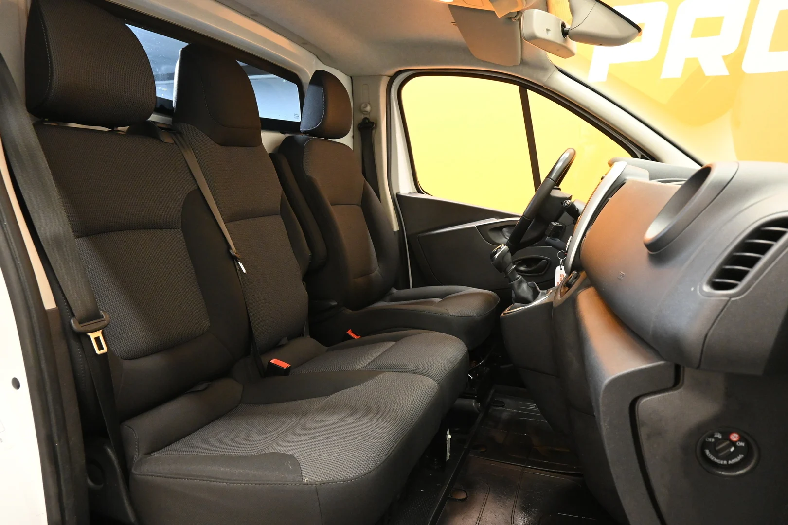 Car Image - JQGyZjqPcmR3xtw9IUw6N