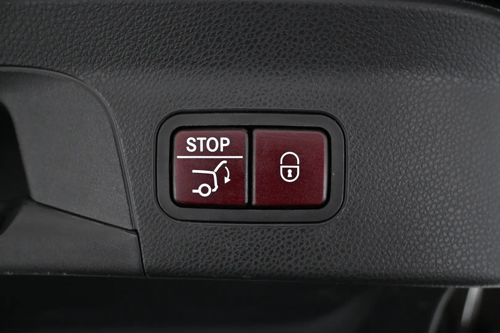 Car Image - 2fbpJeYNdPw38VBmKsMiOq