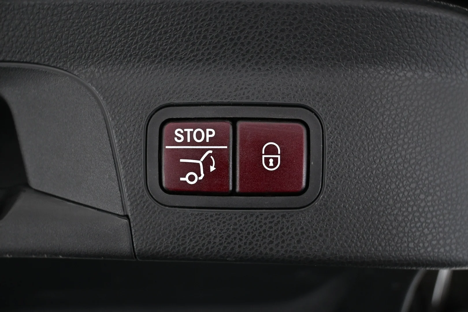 Car Image - 2fbpJeYNdPw38VBmKsMiOq