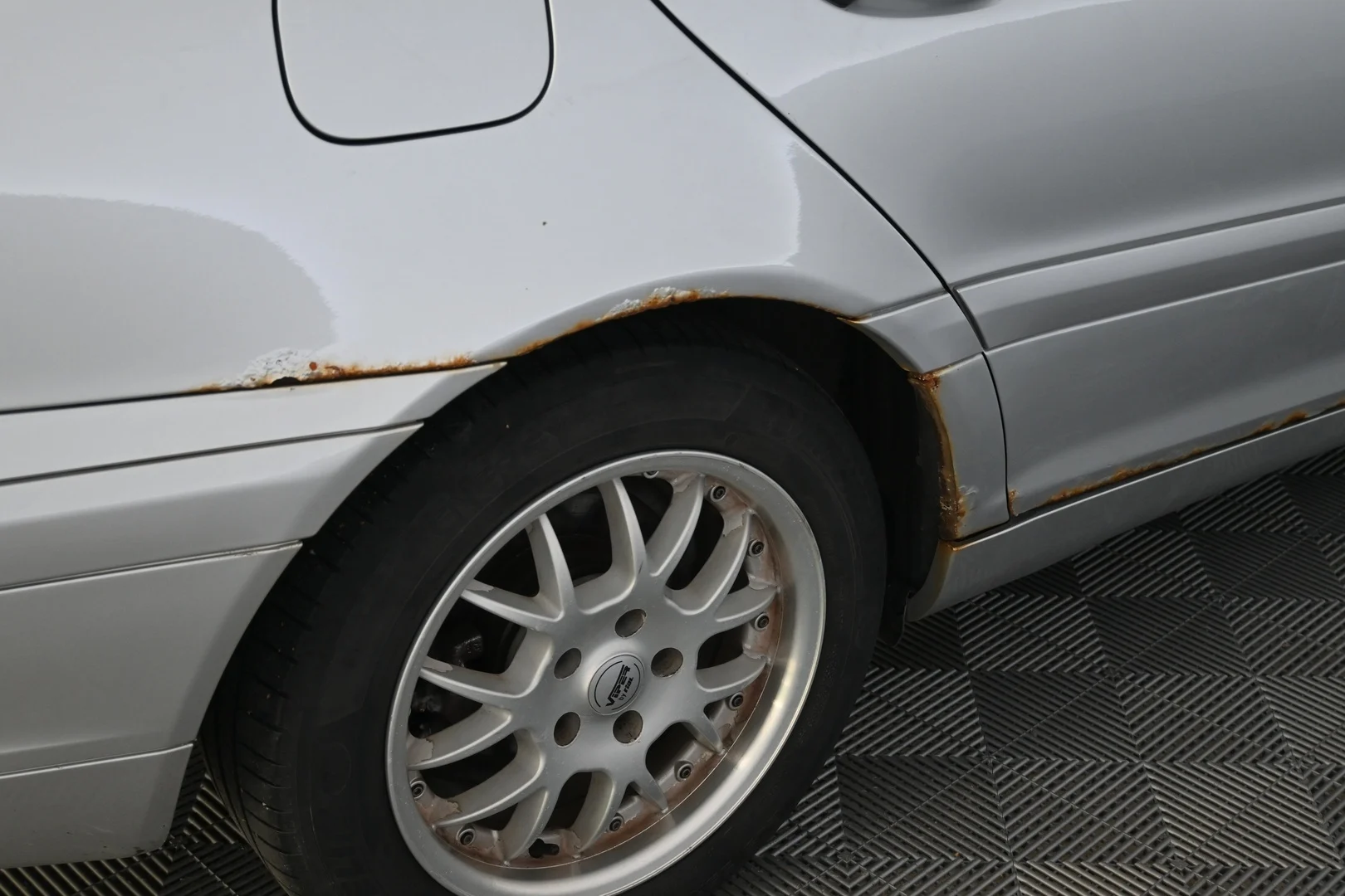 Car Image - 4V7nJNrYnd6tFV0SDgCmUy