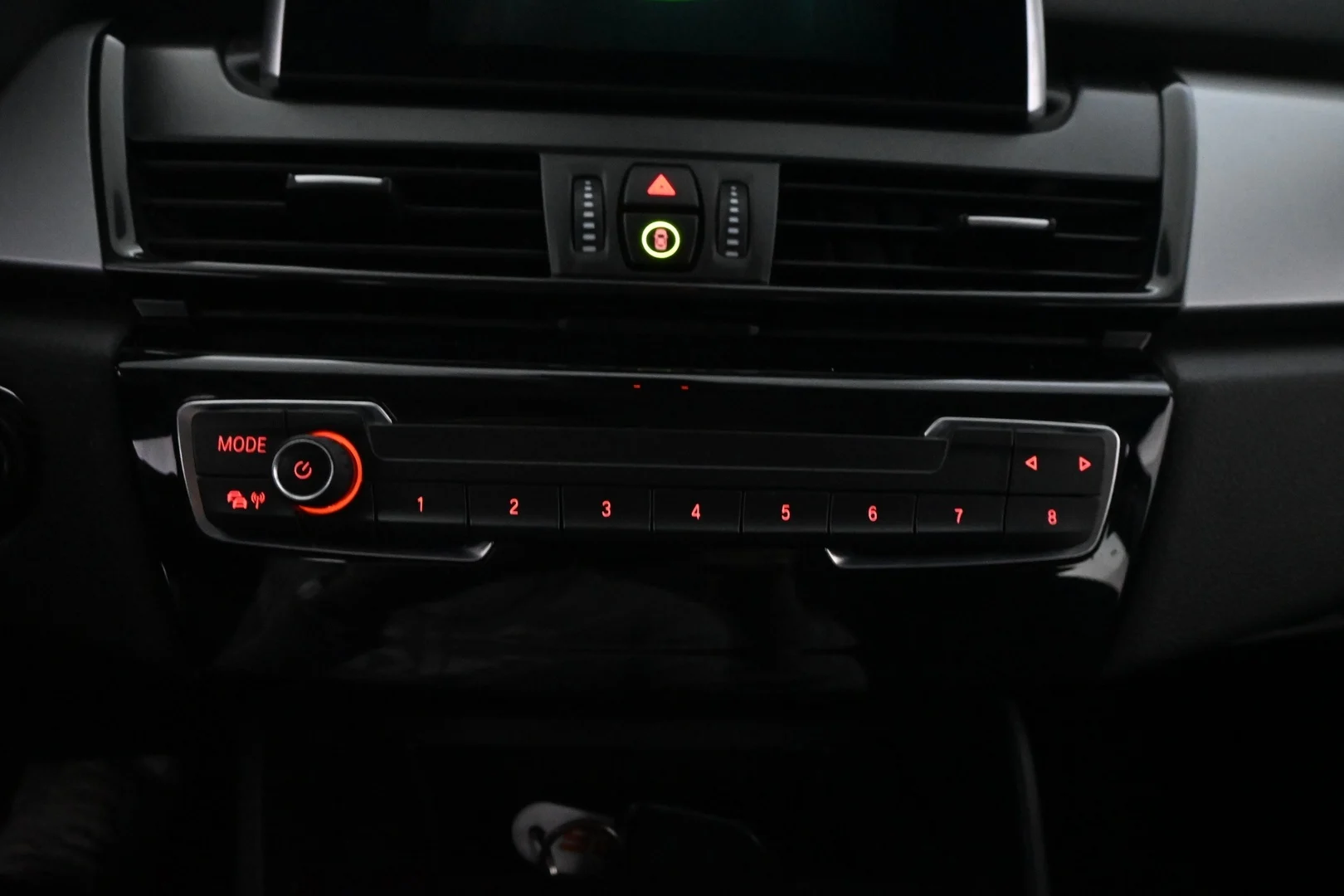 Car Image - 1C8LXoKYJU59HceSg4y7s0