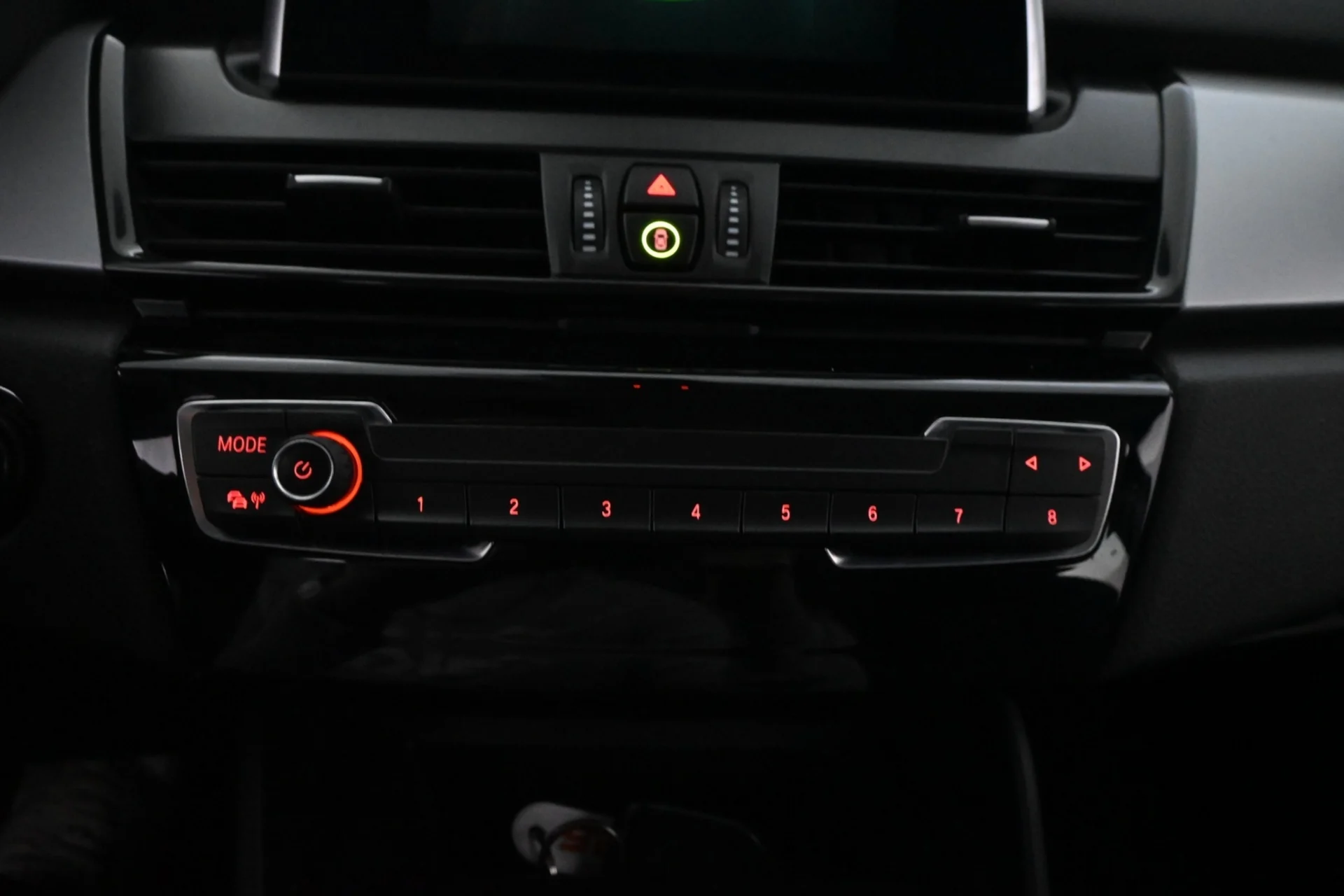 Car Image - 1C8LXoKYJU59HceSg4y7s0