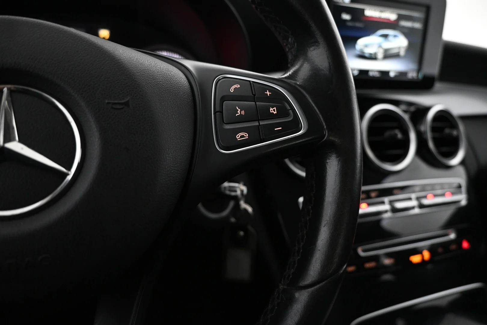 Car Image - 7sje9OzvH9Kq31zo4pU3Nt