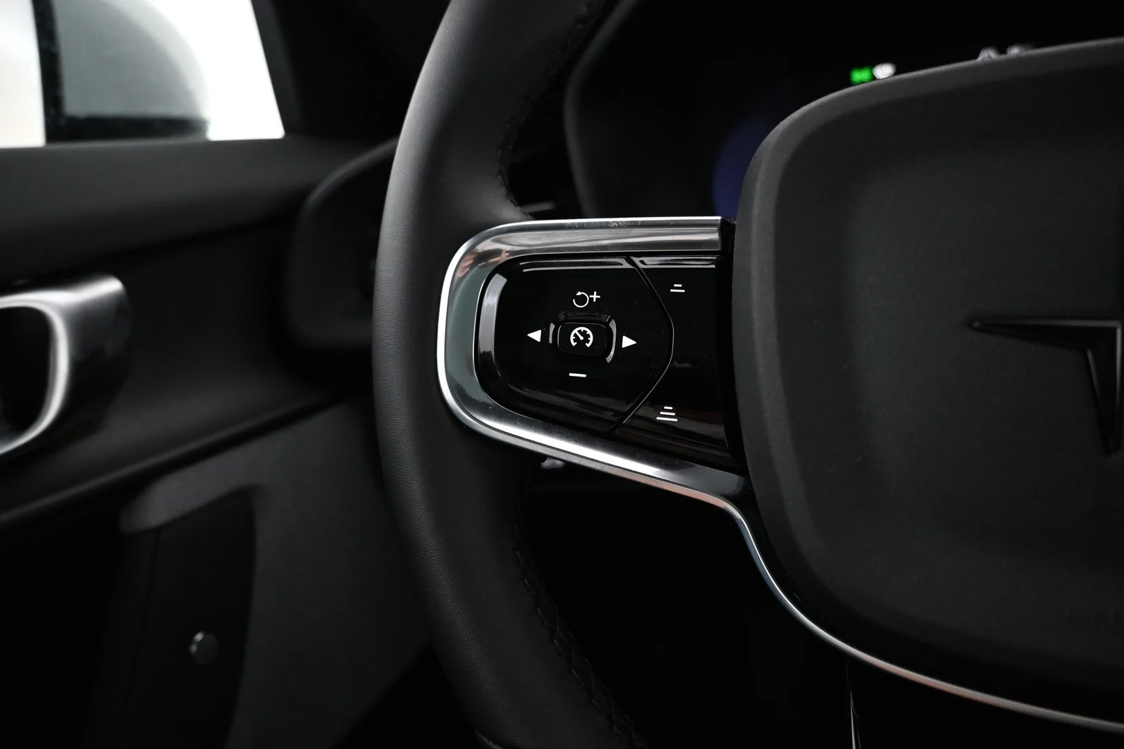 Car Image - zH1b21eXxOCvt4725u8QZ