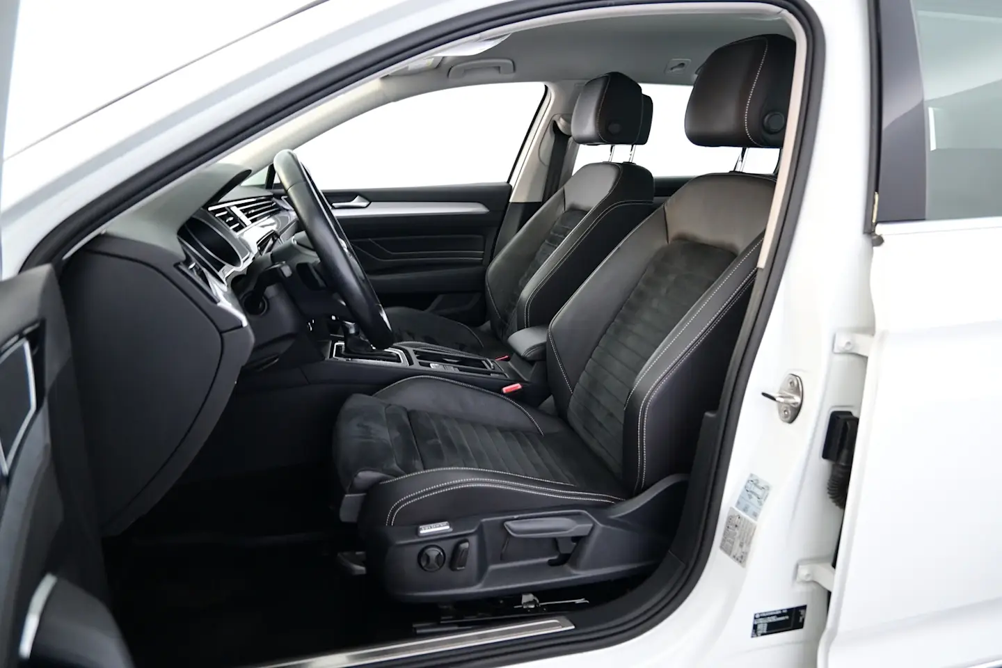 Car Image - 6sBfrKlQNtotmlhrld6aHo
