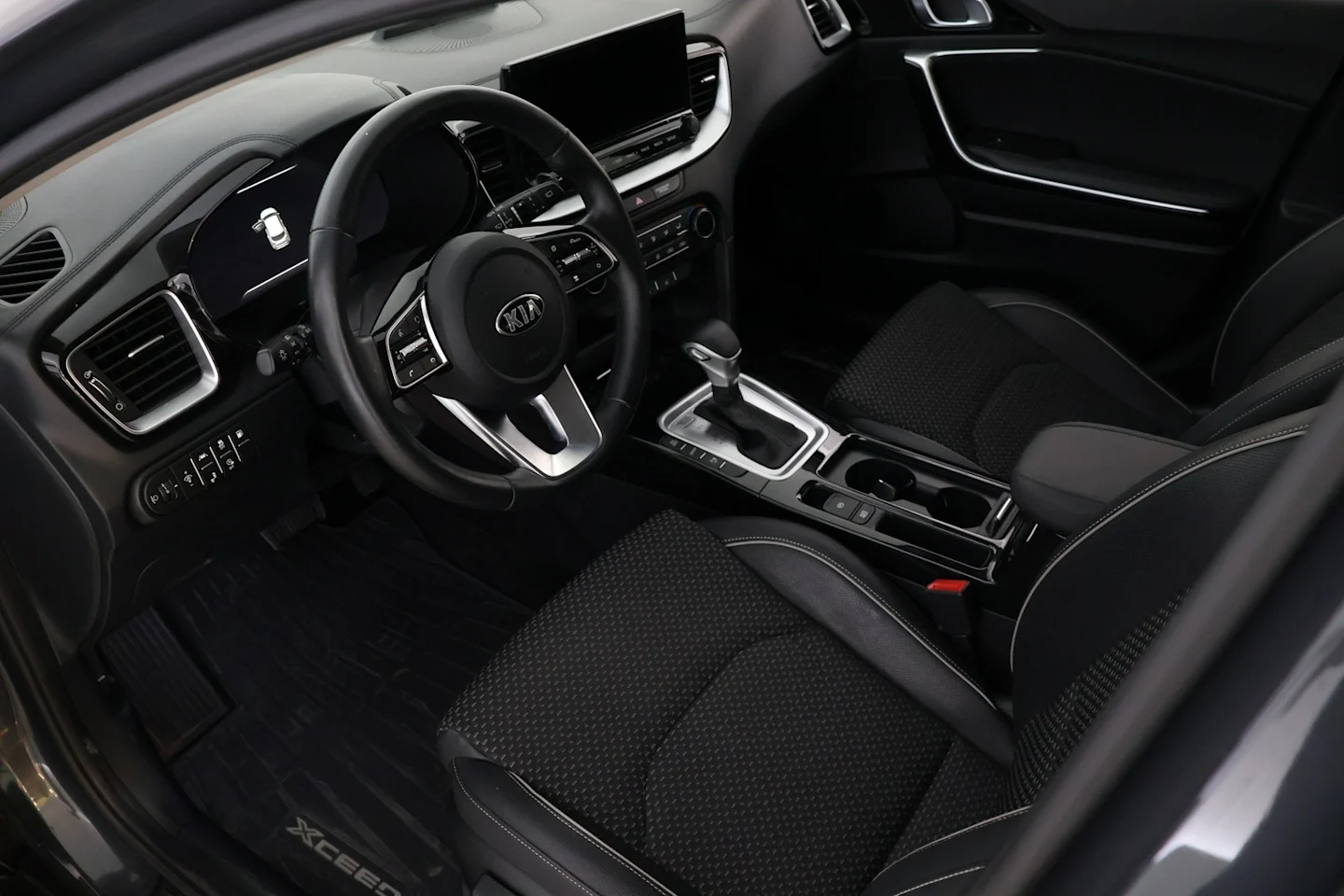 Car Image - 1pq6akW8FnEe32g7gobjtQ