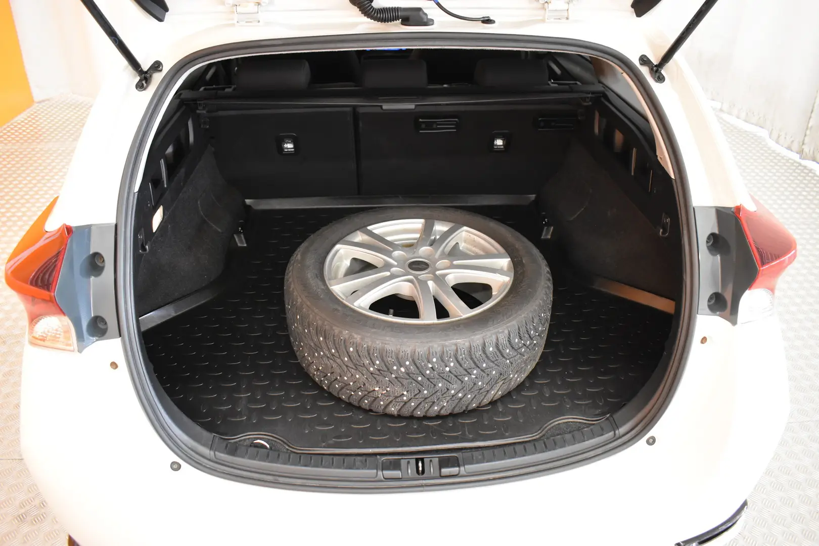Car Image - 3VrF6LYioPSFDBrxWZtRdR
