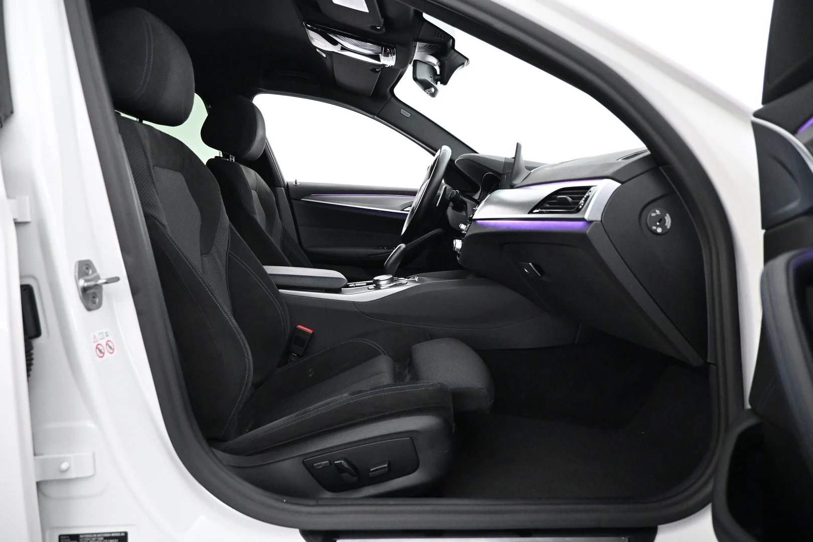 Car Image - w4ZiJsOQSSAexWxGYlANh