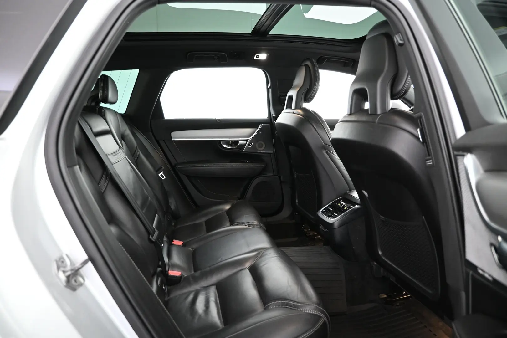 Car Image - 2IuiahSGn0QFxmOs9AmRHm
