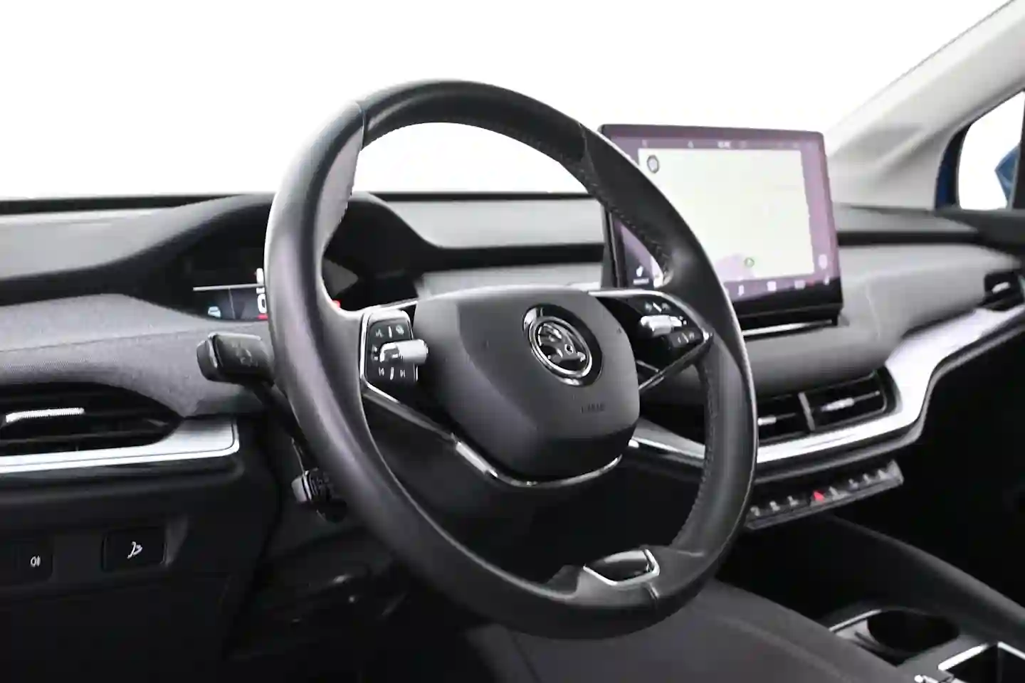Car Image - Sx5FfyAITcq6GHgIKhwgO