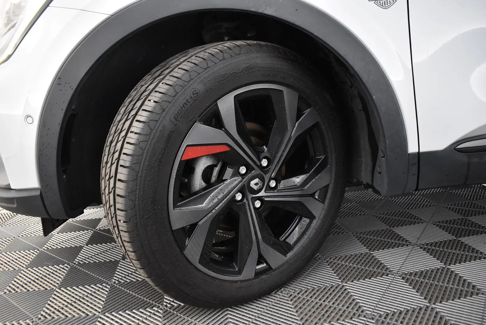 Car Image - 4E2Yx29YA9EcljVcLwJVe5