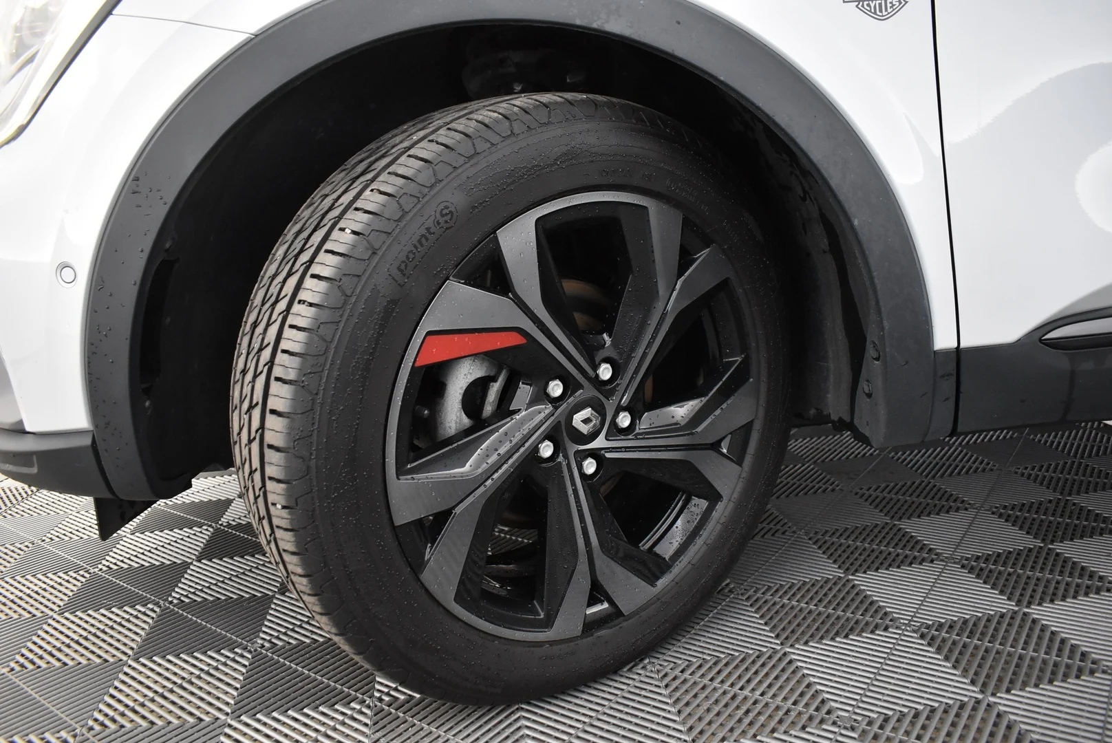 Car Image - 4E2Yx29YA9EcljVcLwJVe5