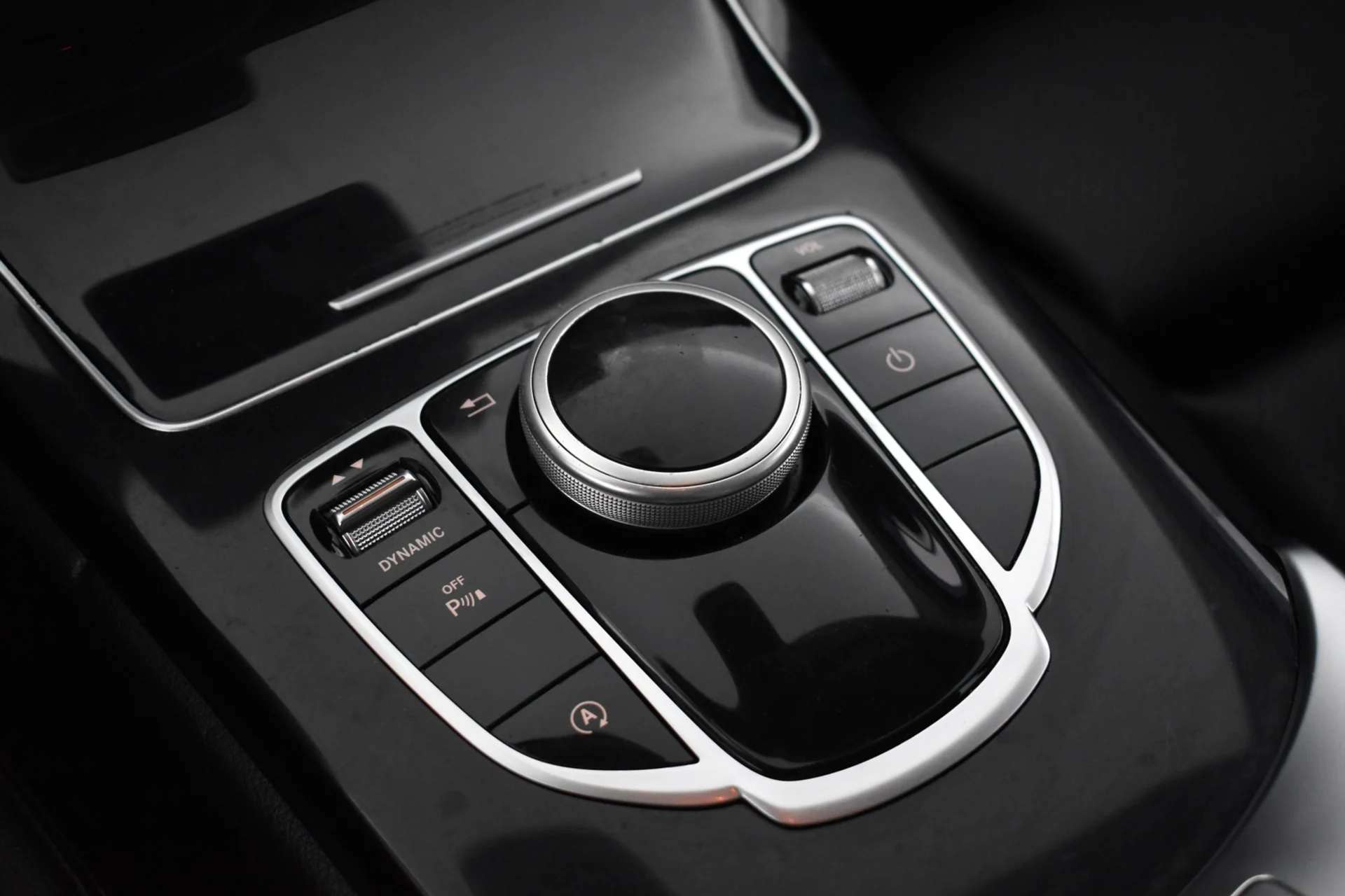 Car Image - 2hTY6Ttc1xEWRav3V1ysR9