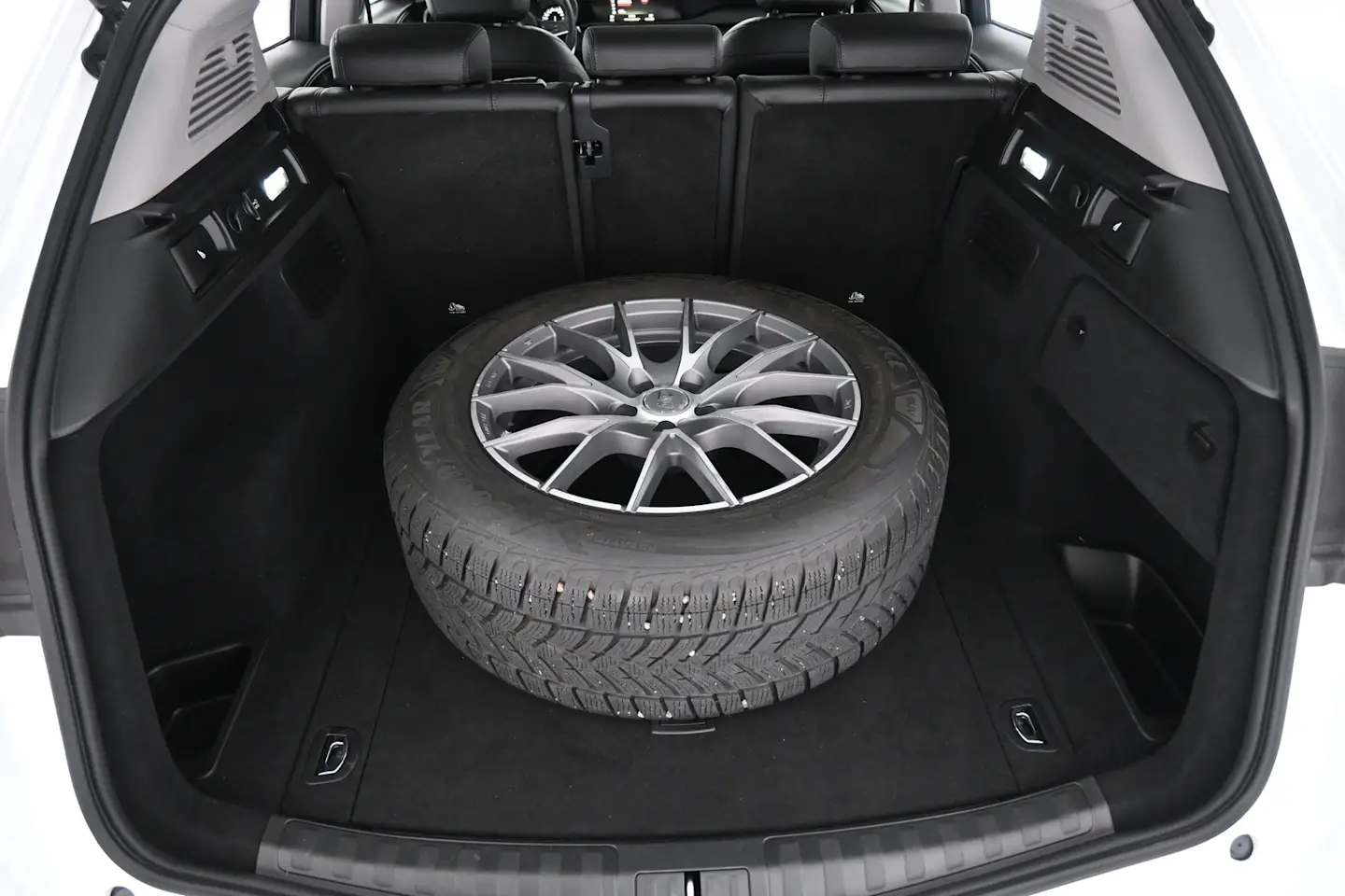Car Image - 4Ge4Ri8XGkDMDgJoeSroFw