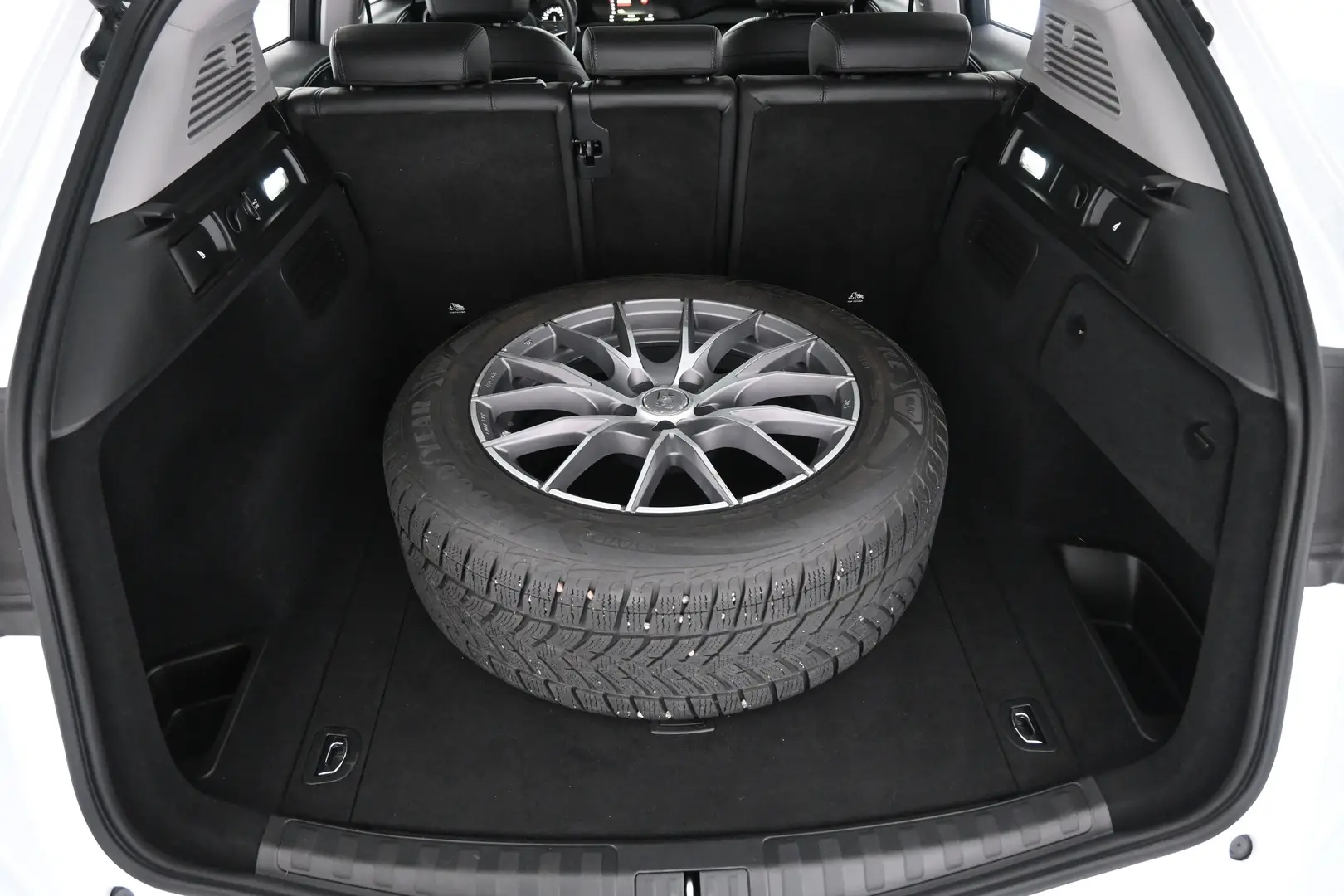Car Image - 4Ge4Ri8XGkDMDgJoeSroFw