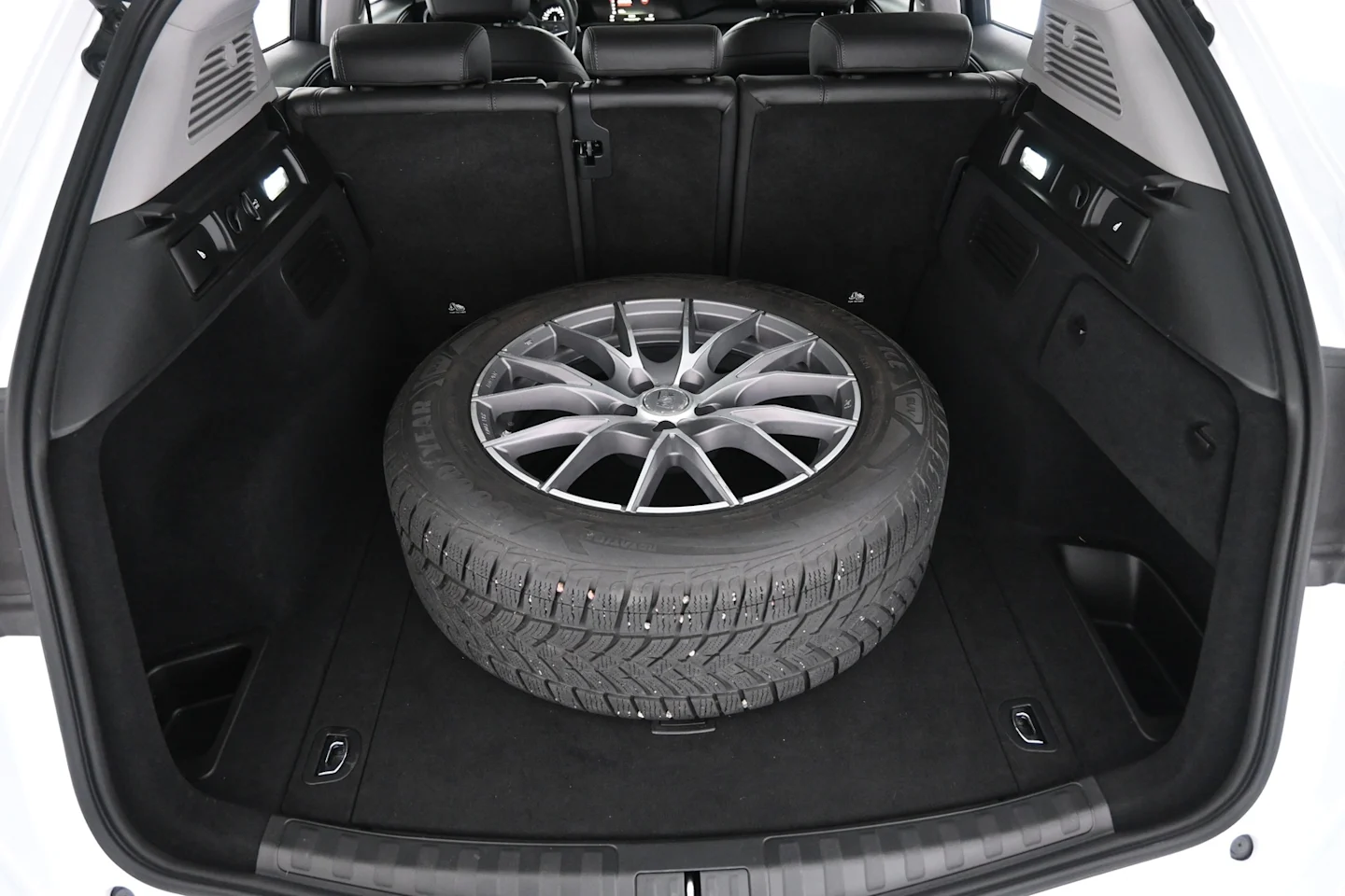 Car Image - 4Ge4Ri8XGkDMDgJoeSroFw