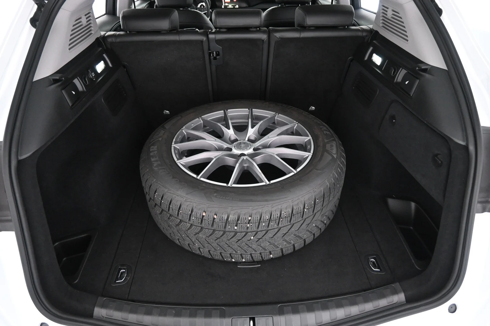 Car Image - 4Ge4Ri8XGkDMDgJoeSroFw