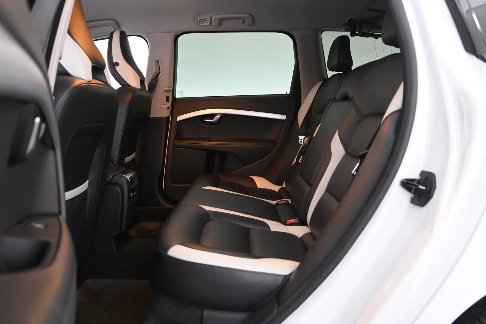 Car Image - 4AaJ5qpeFFk4AWf2ijj7zR