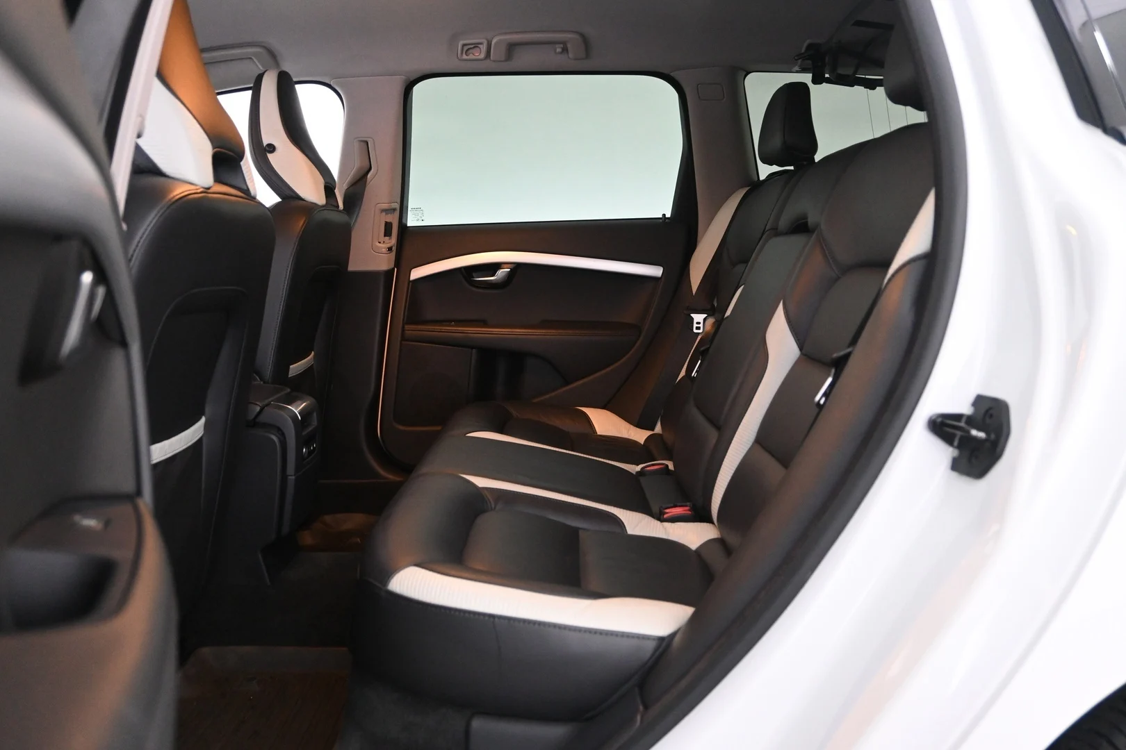 Car Image - 4AaJ5qpeFFk4AWf2ijj7zR